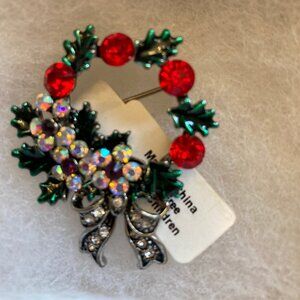 Victoria Trading Co. Christmas Wreath Brooch